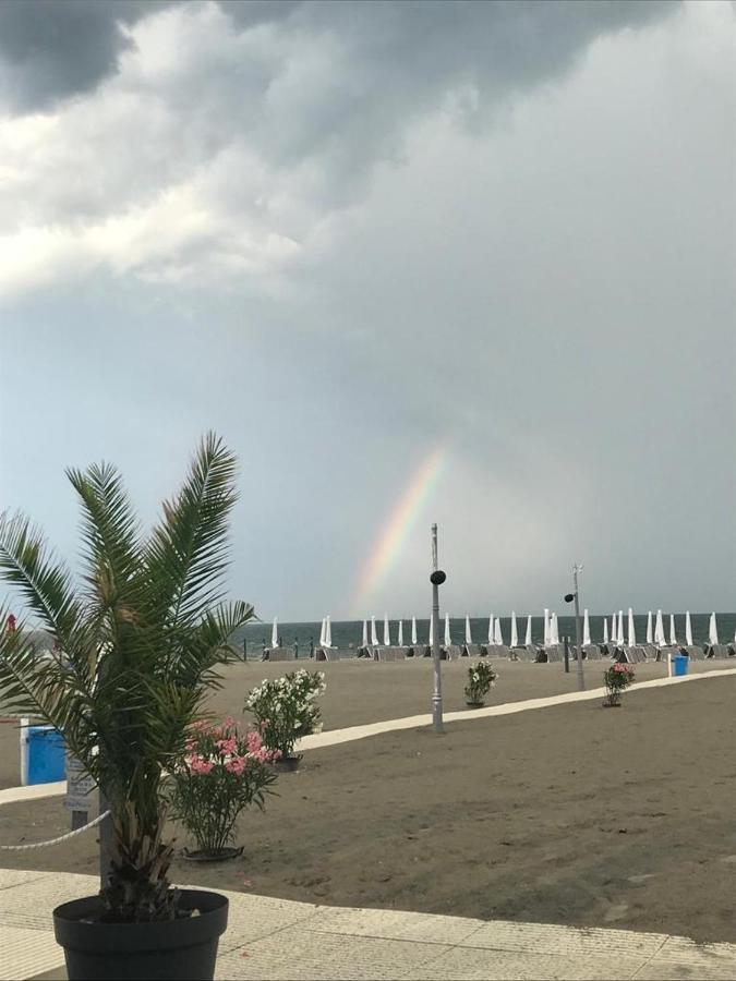 Marina Surf Hotel Năvodari Buitenkant foto